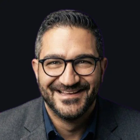 Masiar Ighani, Gründer von skillbyte und Autor des KI-Kompendiums